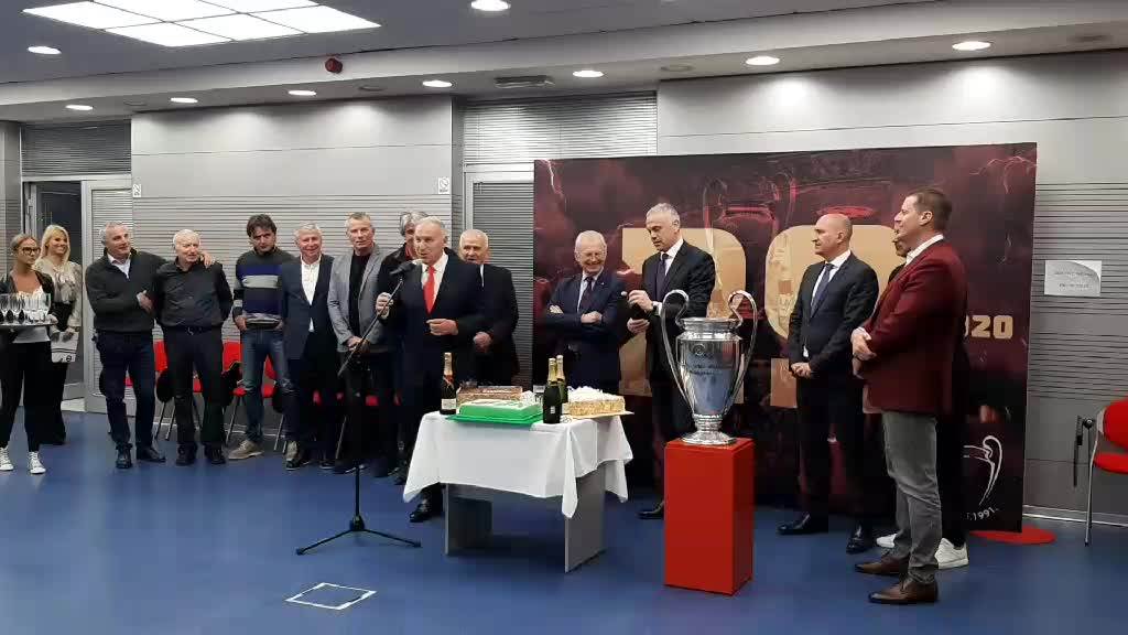  Crvena zvezda proslava Bari 1991, torta Dragan Džajić za rođendan 
