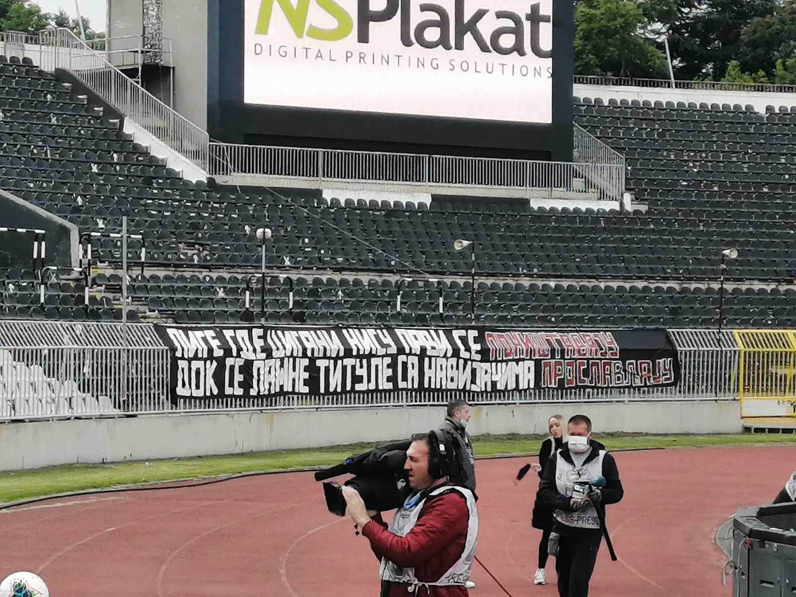  FK Partizan poruka u Humskoj navijači: Lige gde su cigani prvi se poništavaju (FOTO 