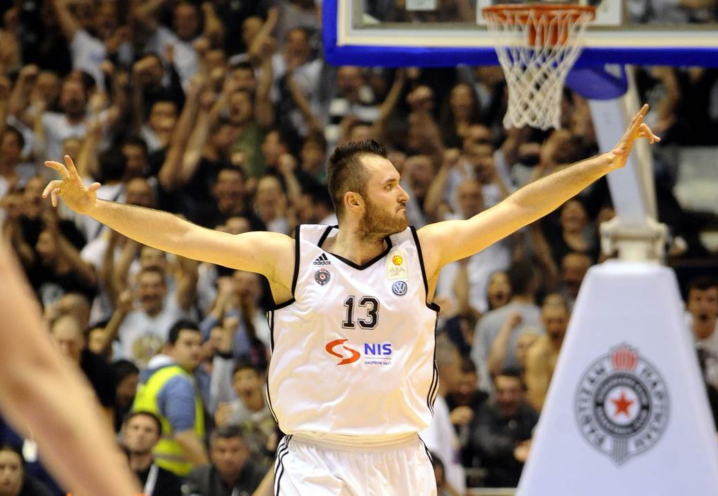  Da li se Milan Mačvan vraća u Partizan? 