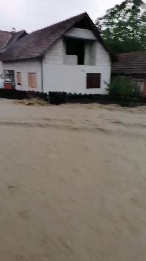  Poplava u Ivanjici Moravica raste evakuacija ljudi 