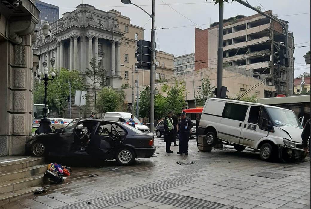 Teška saobraćajna nesreća ispred Vlade Srbije u Beogradu 