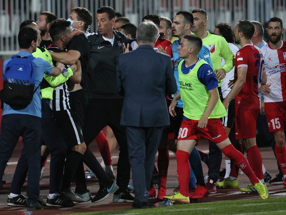  Tuča potukli se igrači FK Vojvodina i FK Partizan Novi Sad Superliga fudbal 
