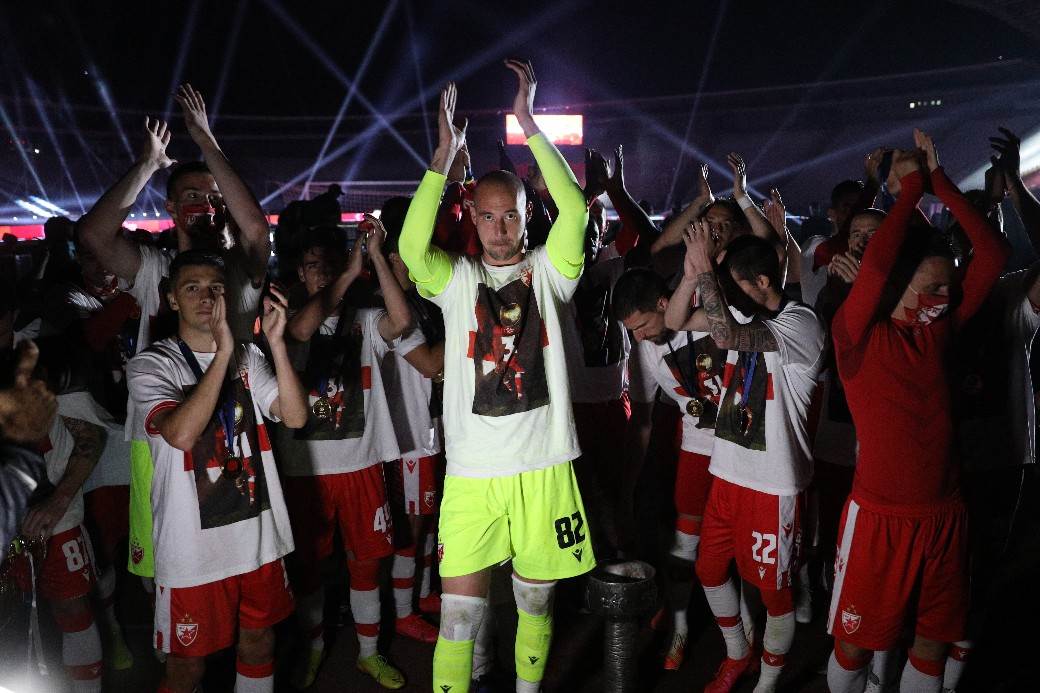  Milan Borjan jedite govna mi smo šampioni proslava titule FK Crvena zvezda 