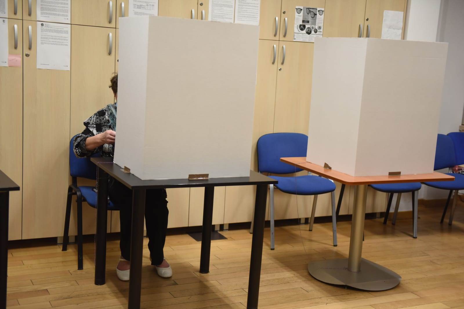  Izbori u Šapcu se poništavaju 
