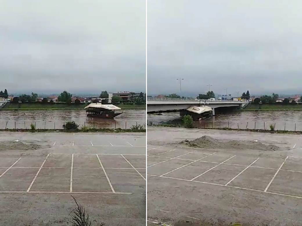  Reka Ibar splav udario u most poplave 