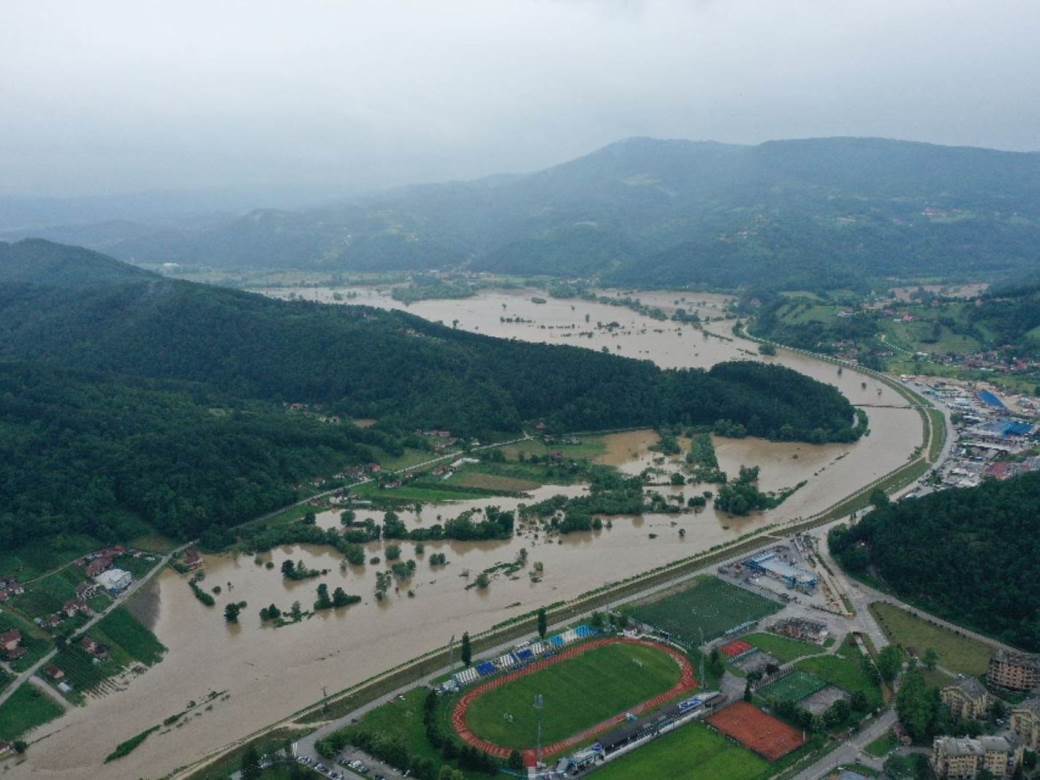  Poplave u Srbiji reke nose mostove poplavljene kuće 