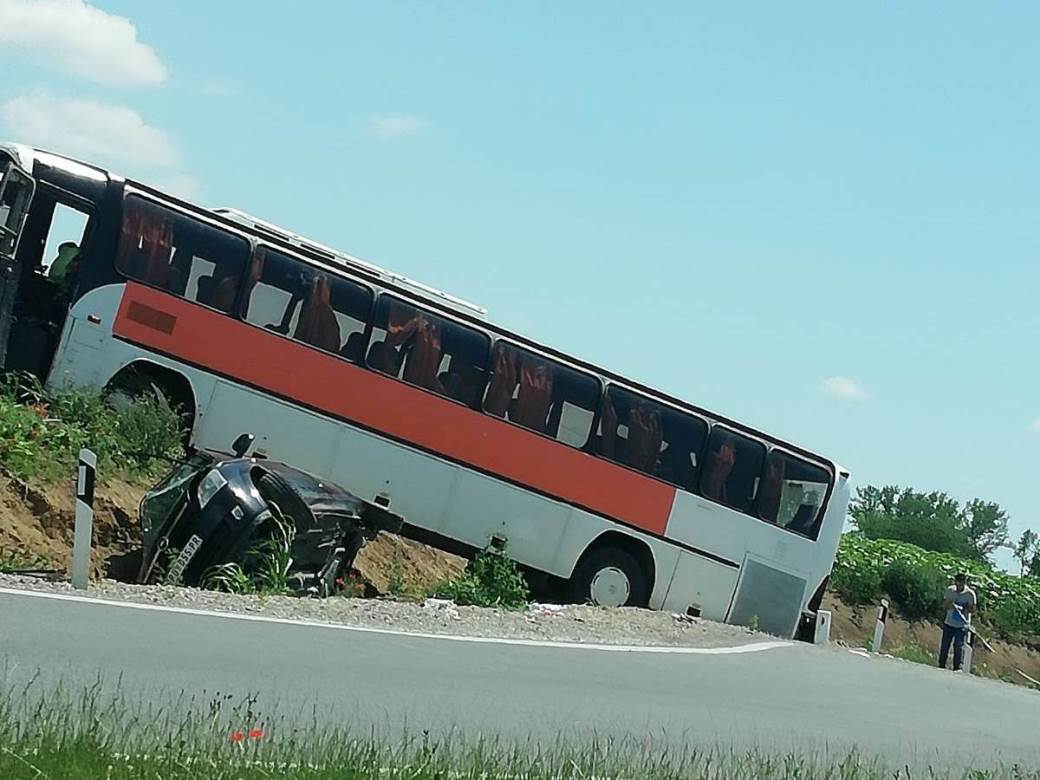  Fruška gora saobraćajna nesreća povređeno 20 osoba 