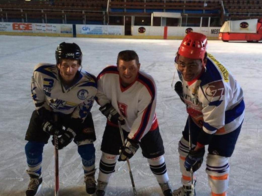  Tavamba igra hokej u Kazahstanu 