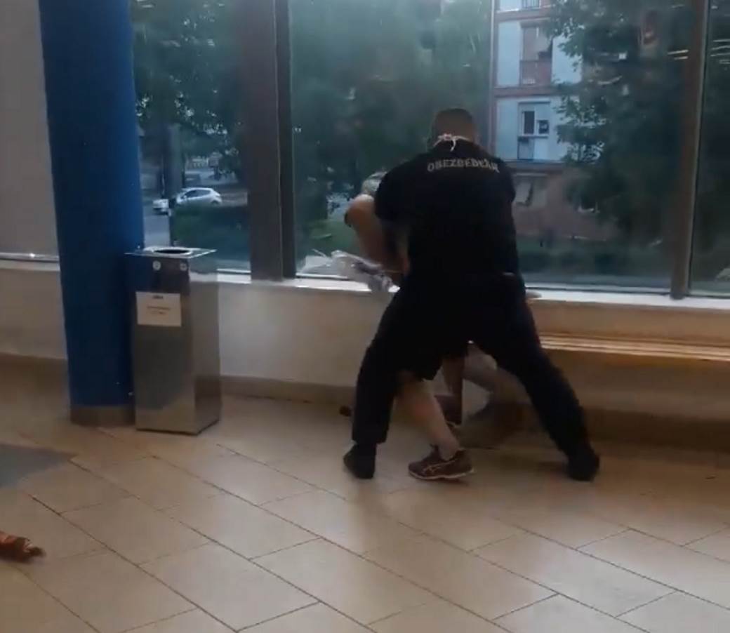  Kragujevac tuča u prodavnici zbog maske snimak korona virus 