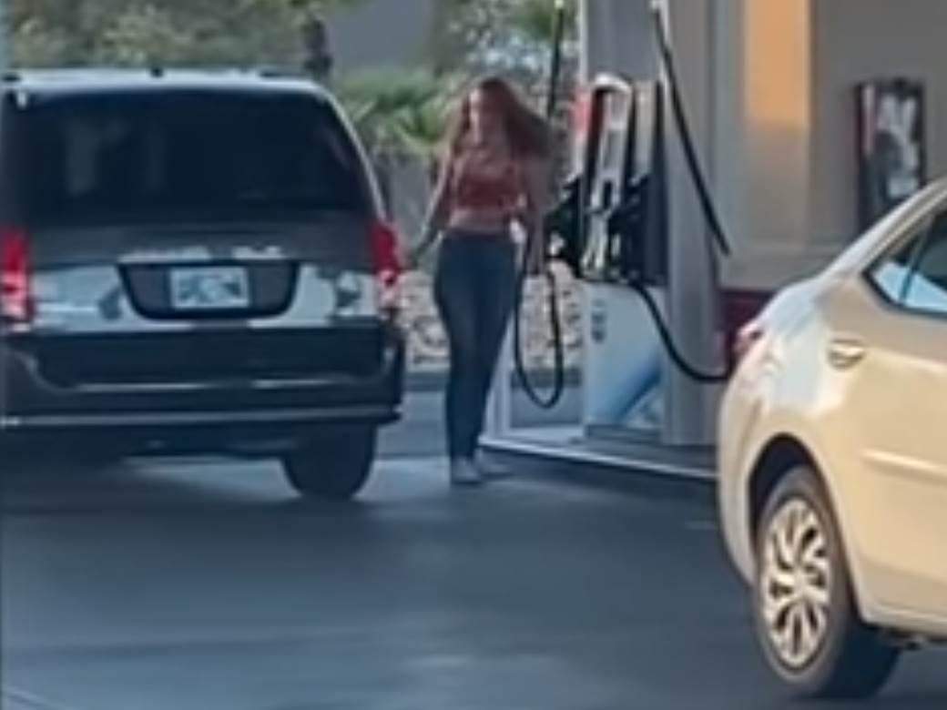  Smešni video žena pokušava da sipa gorivo 