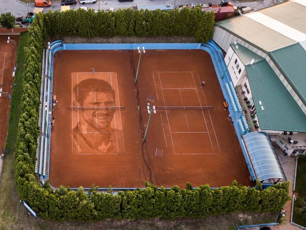  Novak Đoković portret teniski teren 