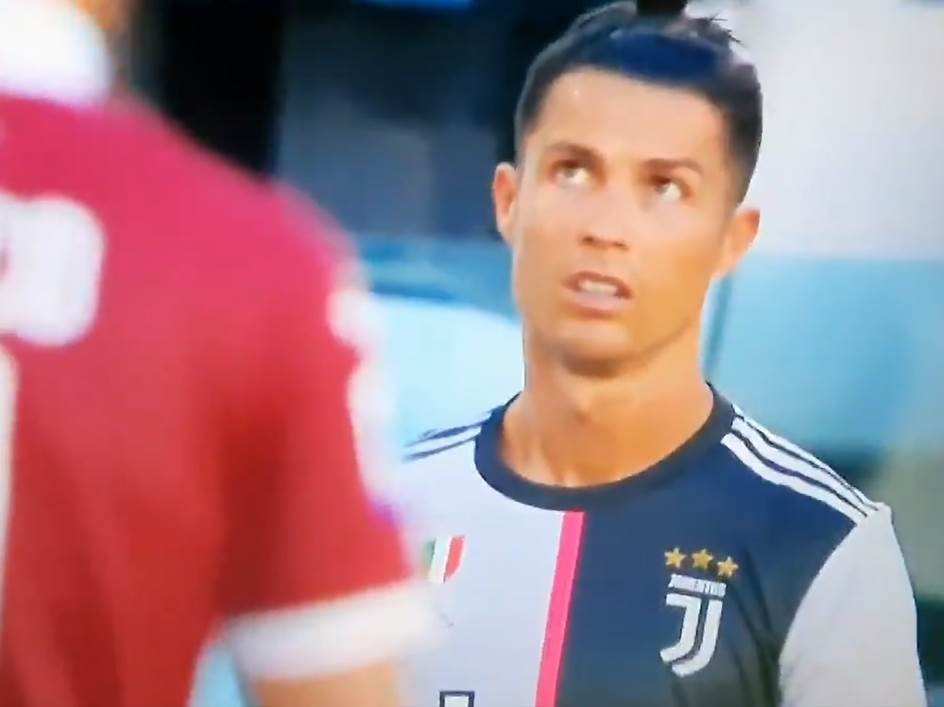 Kristijano Ronaldo prevrće očima Mauricio Sari reakcija Juventus - Torino (VIDEO) 