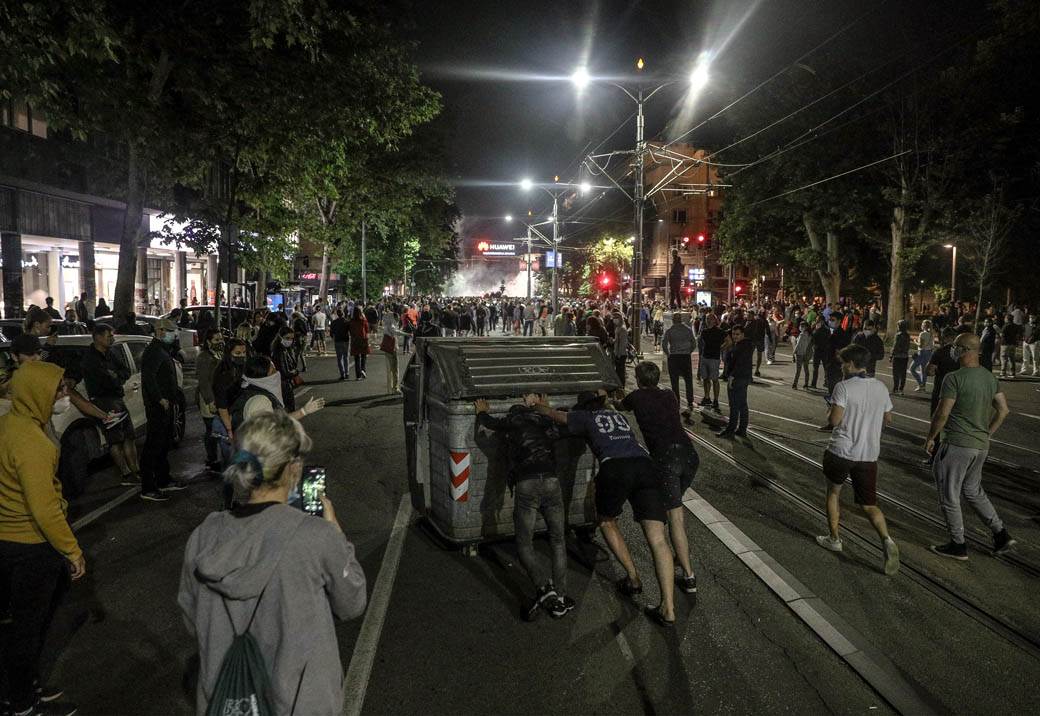  Protesti u Beogradu i drugim gradovima koliko policajaca je povređeno 
