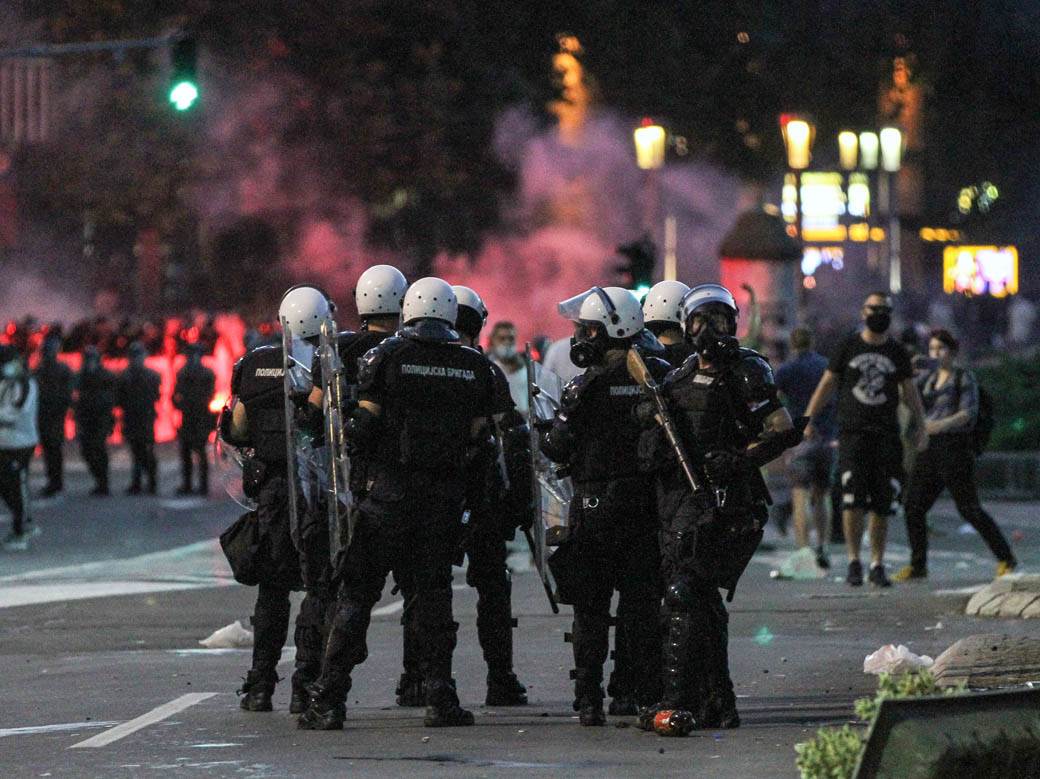  Protesti-policija-napad-Zaštitnik građana 