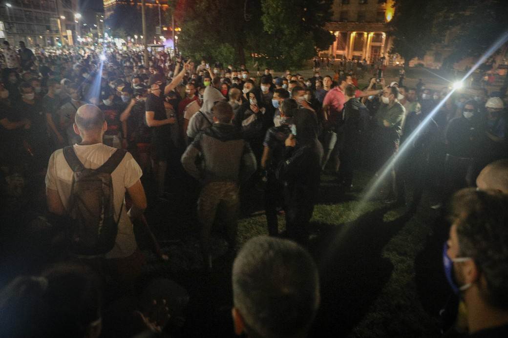  Protesti u Beogradu tuča u pionirskom parku 
