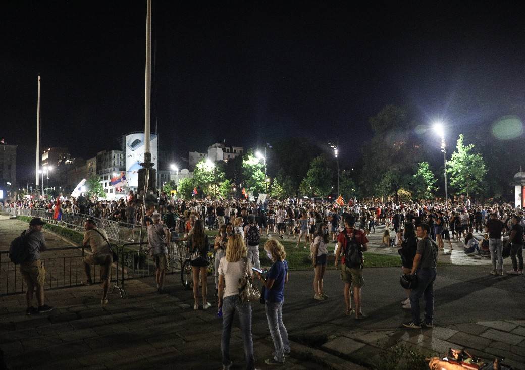  Protest u Beogradu 11 jul  Ispred Skupštine 1100 ljudi ministar Nebojša Stefanović 