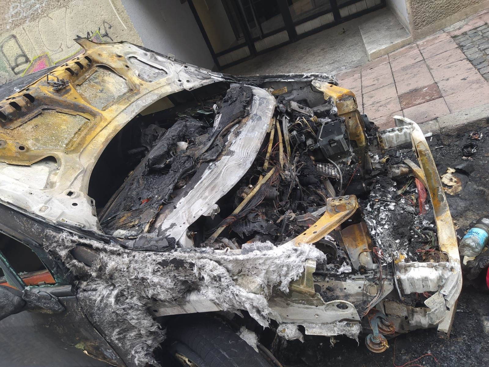  Izgoreli automobili na Dorćolu, pogledajrte šta je od njih ostalo (FOTO) 