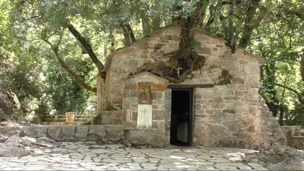  Crkva u Grčkoj - čuda - rastu stabla  