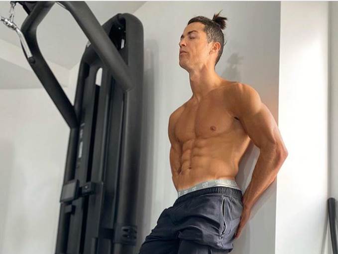  Kristijano Ronaldo izgleda kao Barbika Ken fitnes juventus fudbal najnovije vesti 