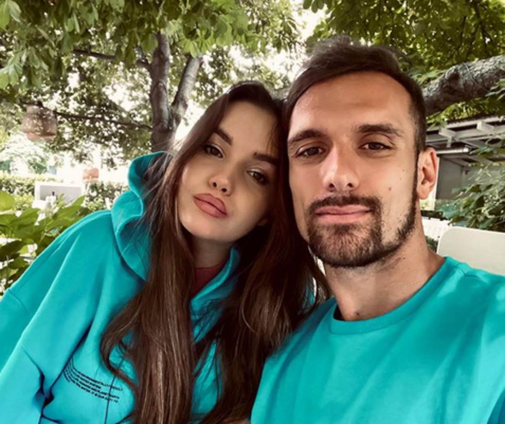  Marko Vešović supruga Tamara Vešović finansije da li troši njegove pareInstagram 