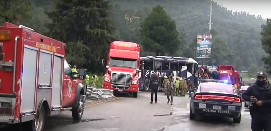  Meksiko - Saobraćajna nesreća - prevrnuo se autobus - 13 mrtvih 