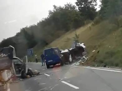  Putevi Srbije-udes-obustavljen saobraćaj-upozorenje 