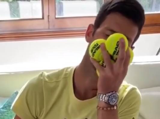  Novak Đoković miris loptice humor zabava video tenis najnovije vesti 