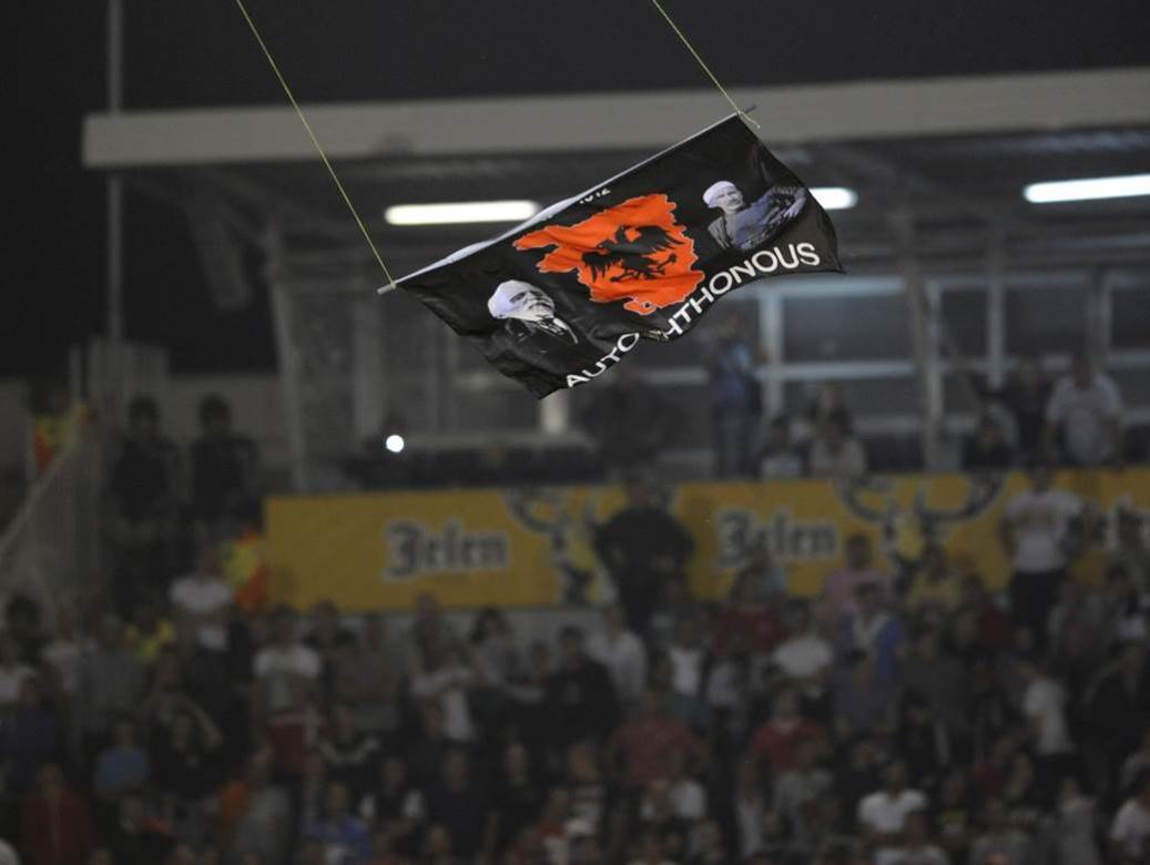  Albanac sa dronom zastava Velike Albanije Srbi izvinite zbog crkve 