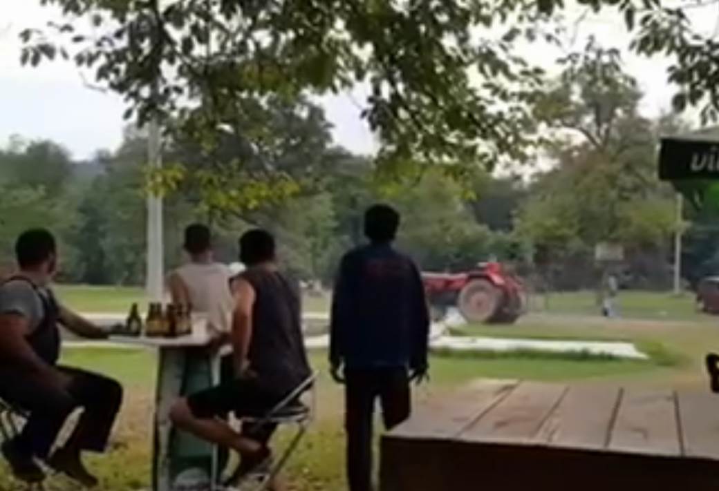  Bosanska Gradiška traktorom upao u bazen snimak 