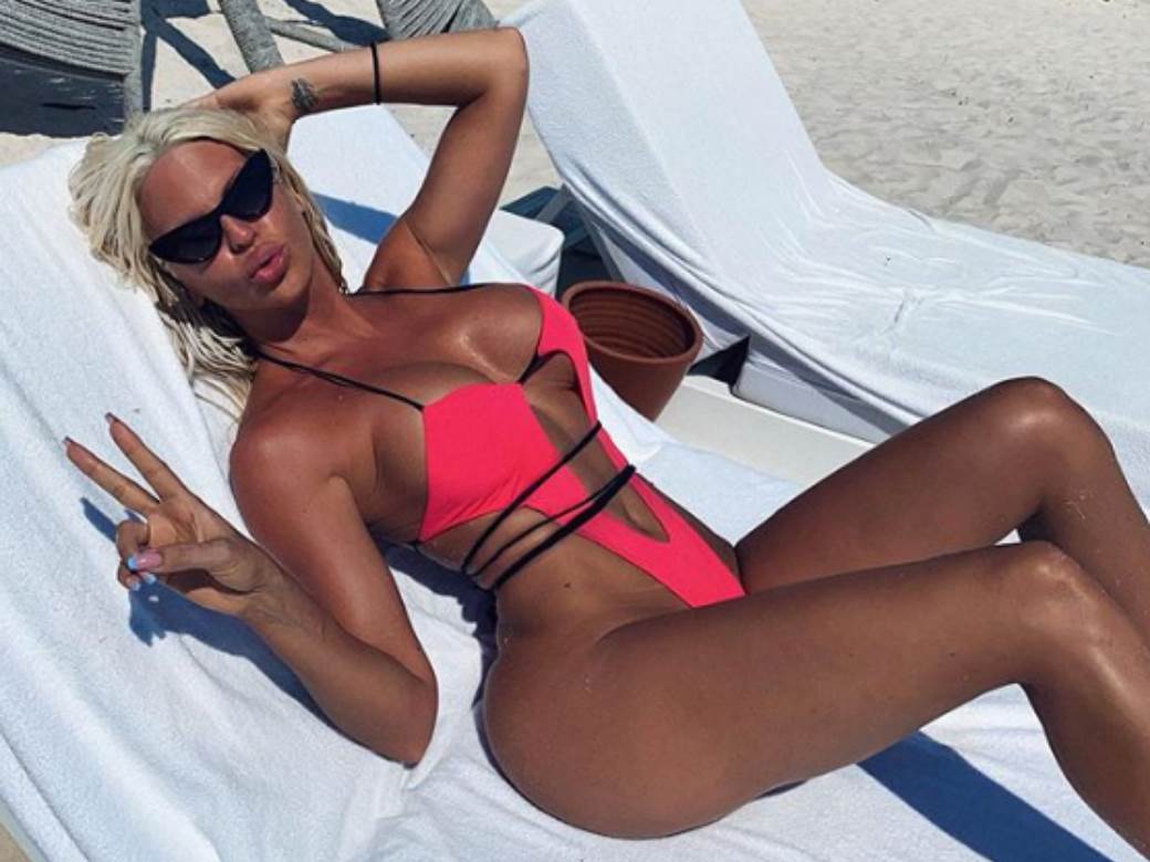 Jelena Karleuša kupaći silikoni grudi Instagram foto 