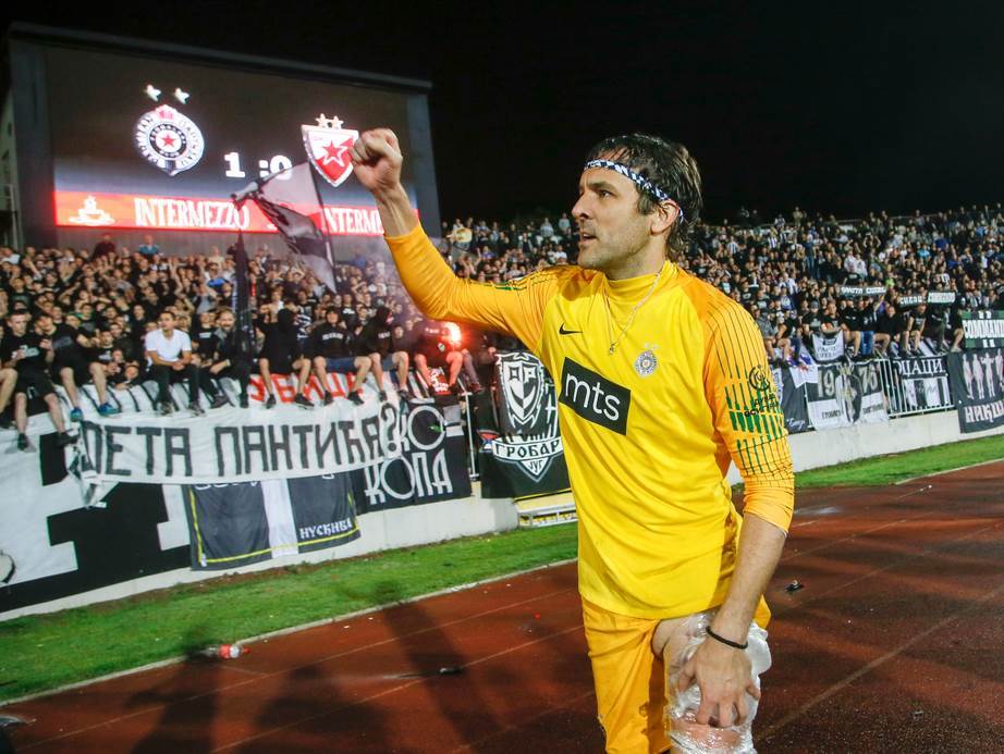  Fudbaleri Partizana delili sezonske karte Grobarima  