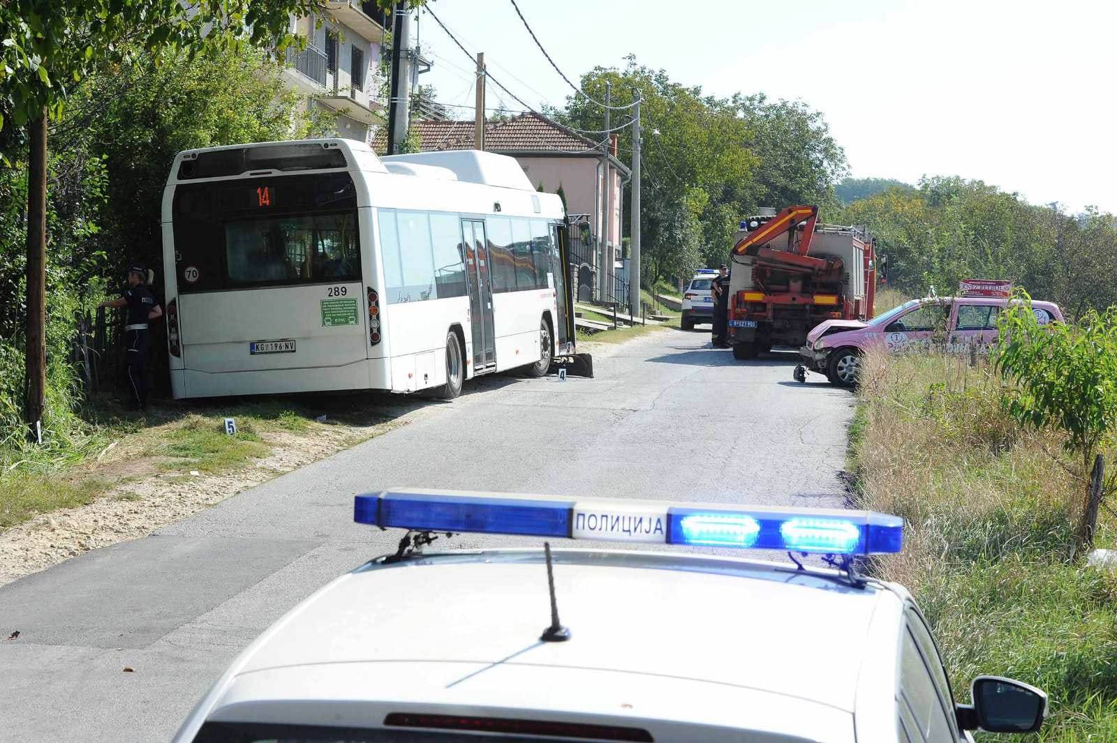  Kragujevac saobraćajna nesreća autobus pokosio taksistu 