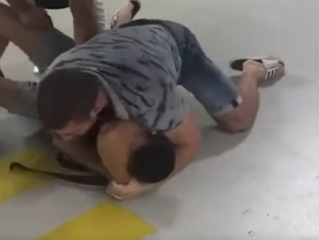  Nixa Zizu snimak tuče na YouTube kanalu Nixa Zizu bije dečka jer mu je udario auto 
