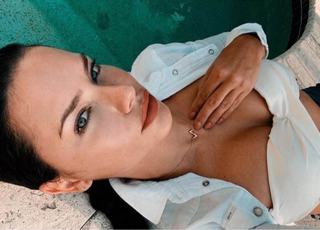  Adriana Lima dekolte beli top Instagram foto 