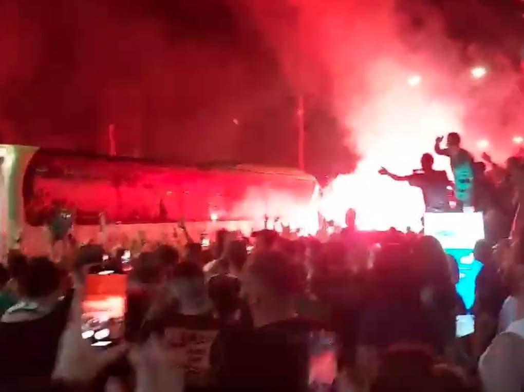  Haos na ulicama Nikozija kvalfiikacije Liga šampiona Omonija Crvena zvezda navijači autobus igrači 