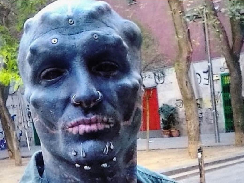  Čovek vanzemaljac Instagram odsekao uši nos 