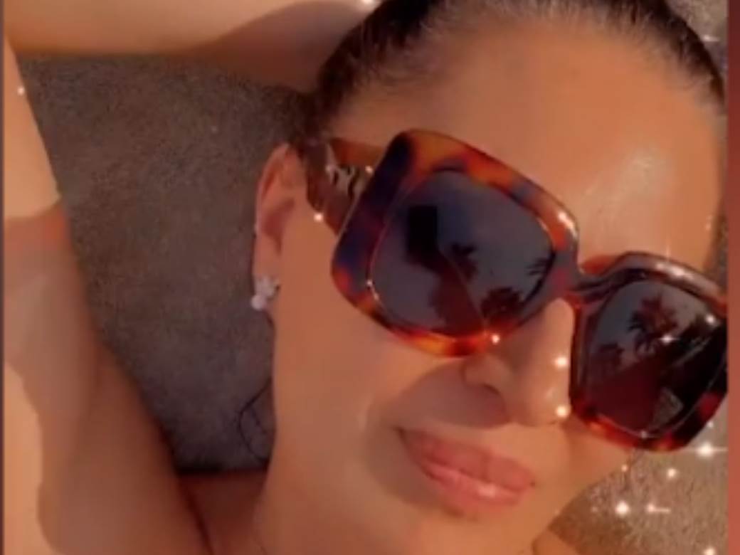  Ceca mini bikini sunčanje Kipar Instagram video 