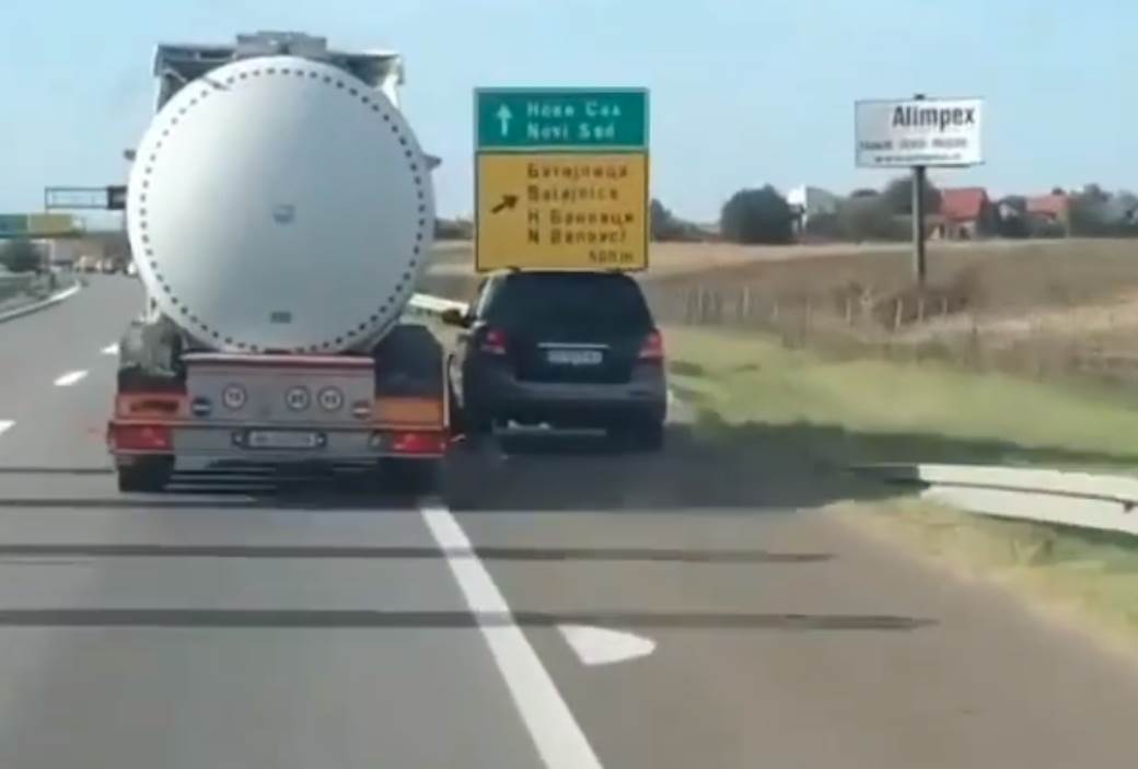  Beograd Novi Sad autoput nasilnička vožnja džip pretiče kamion zaustavna traka video 