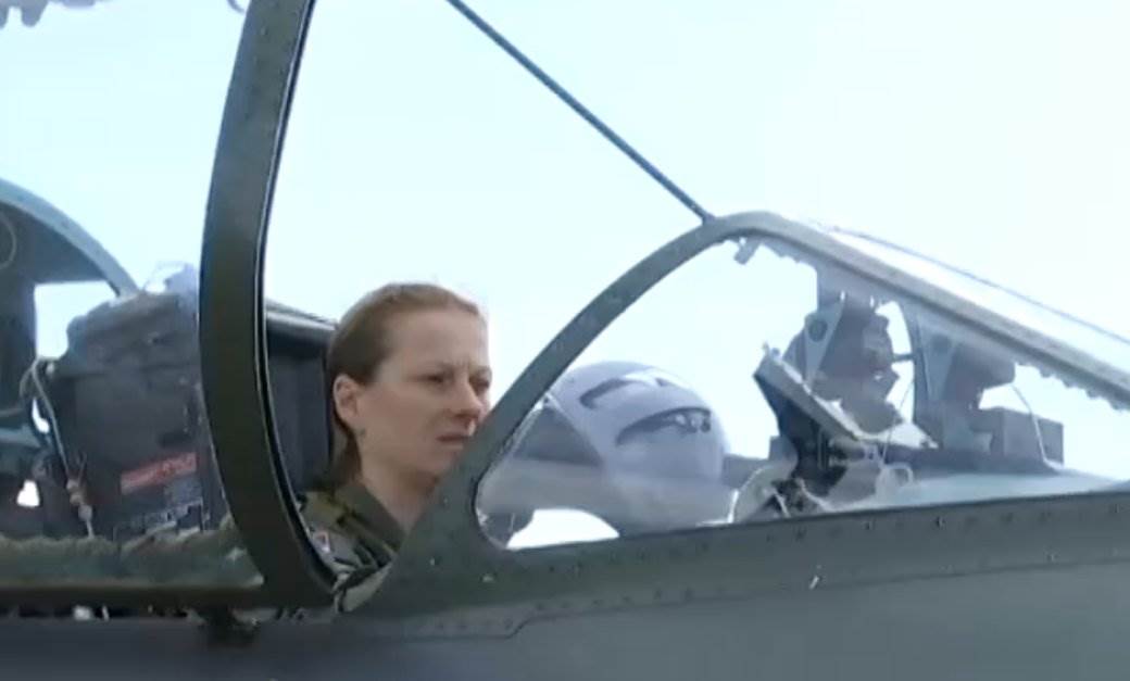  vojska srbije prva zena pilot koja upravlja orlom 