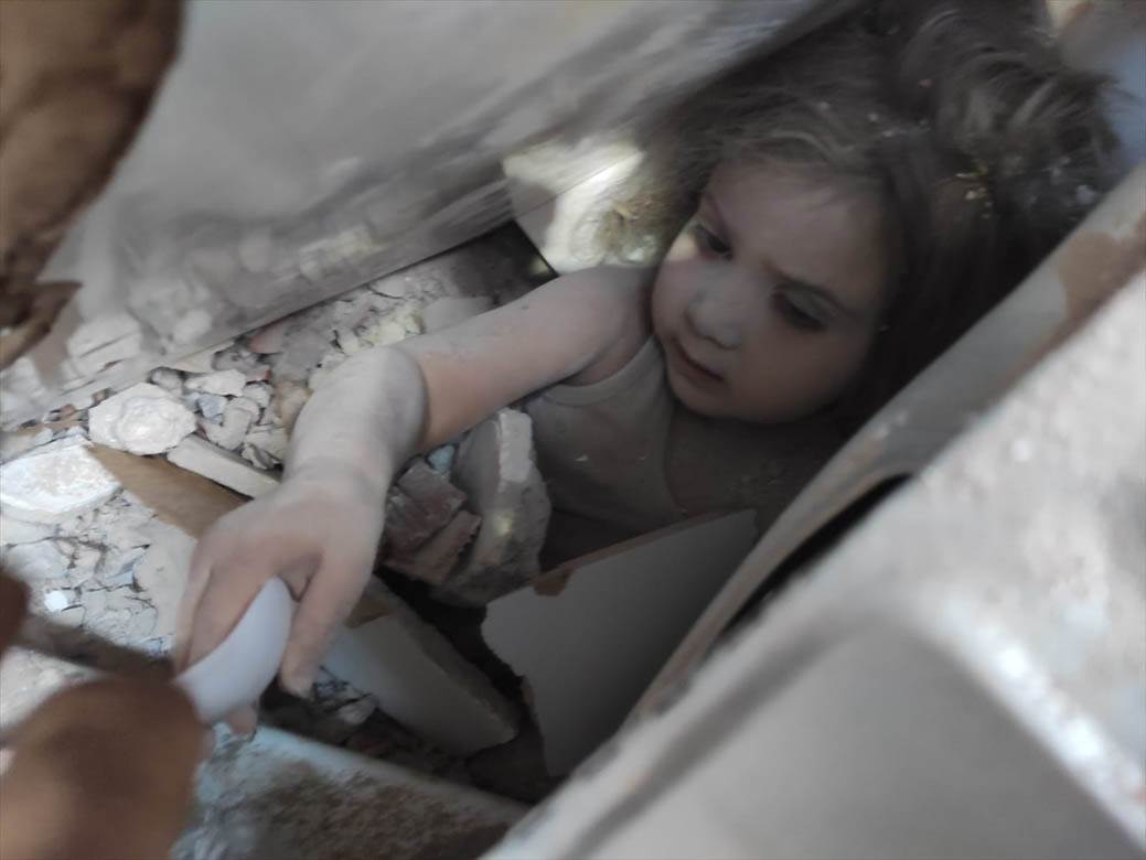  zemljotres turska izmir prezivela beba rusevine  