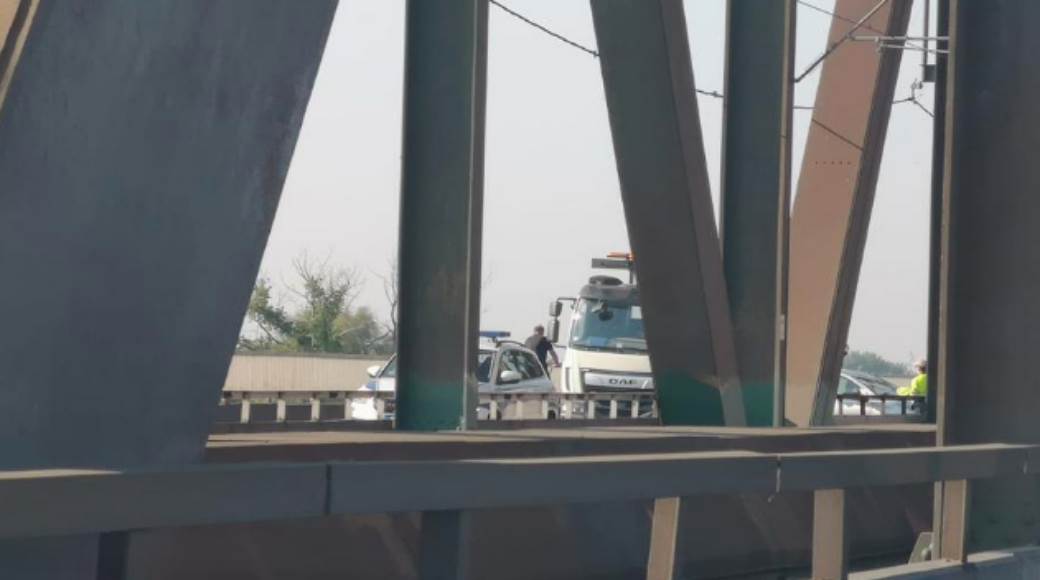pokusaj samoubistva beograd pancevacki most policija sprecen skok 