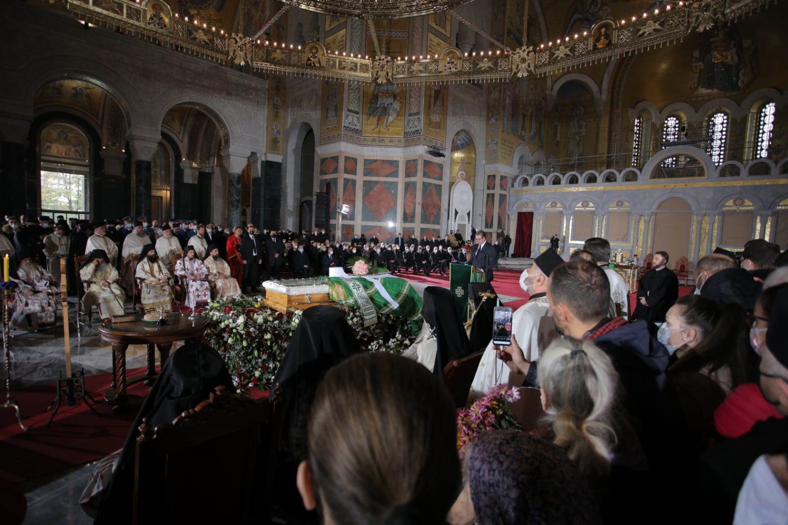  sahrana patrijarha irineja gde ce biti sahranjen irinej hram svetog save otvoren kovceg liturgija  