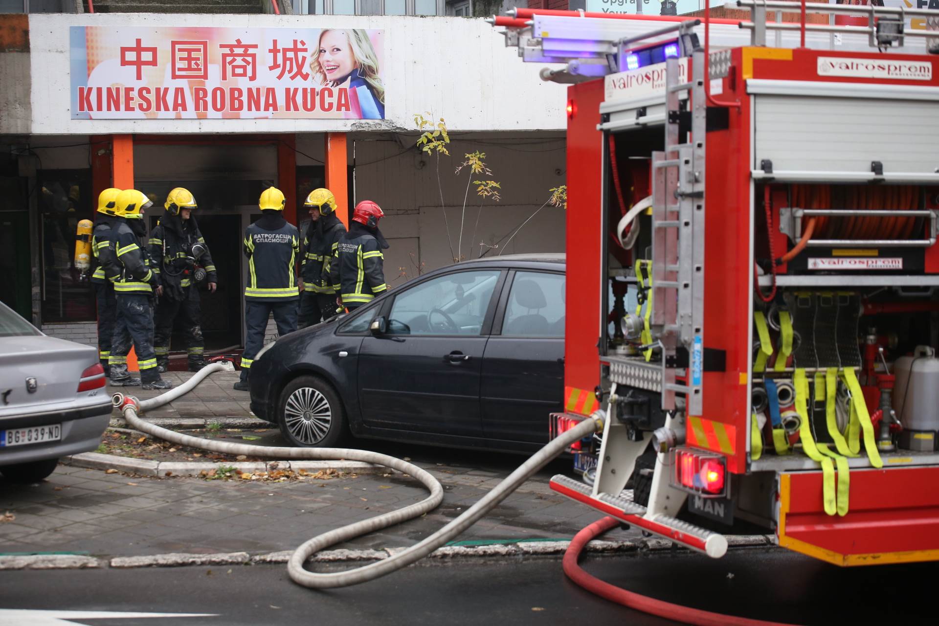  pozar juzni bulevar kineska radnja zapalio se podrum zgrada maksima gorkog vracar vatrogasci  