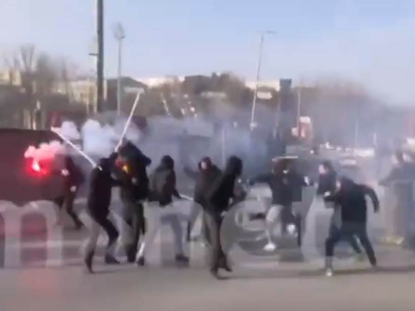  video tuča huligani baklje kamenje flaše policija navijači fudbal severna makedonija 