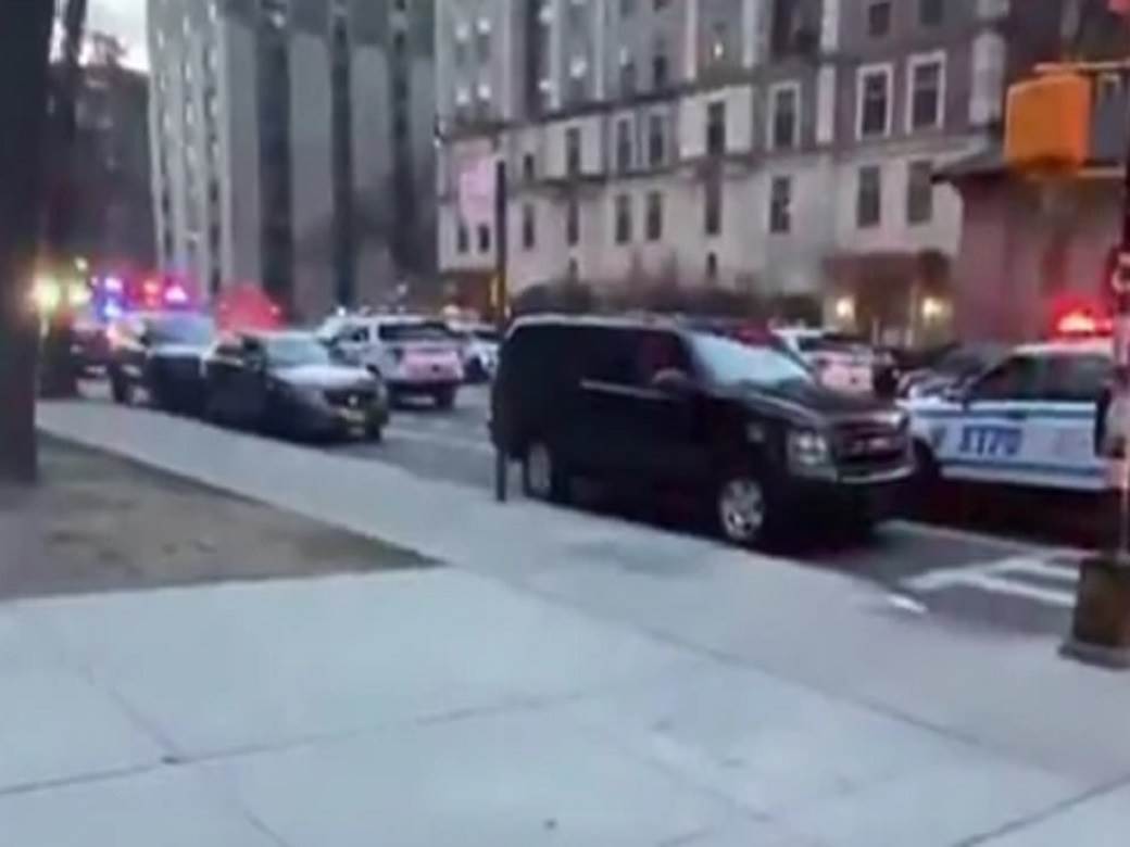  njujork oruzani napad pucao na hor ispred crkve video 