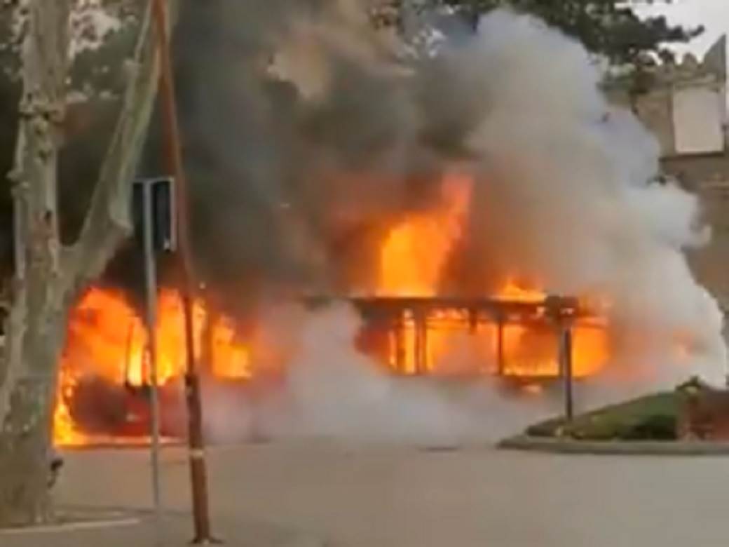  niska banja autobus plamen izgoreo video 