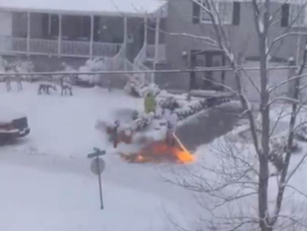  amerikanac cisti sneg dvoriste bacac plamena video snimak 