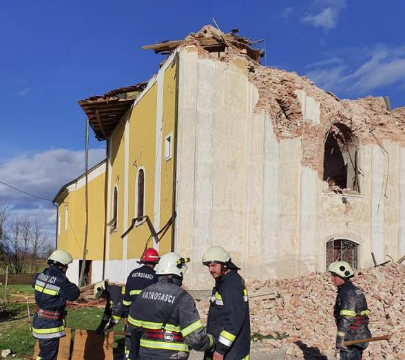  zemljotres hrvatska sisak srusena crkva 