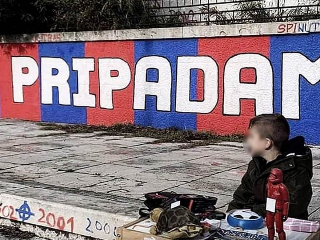  zemljotres hrvatska petrinja split decak prodaje igracke pomoc foto 