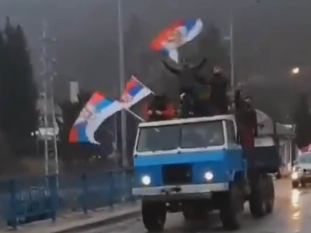  badnji dan crna gora proslava automobili kamion baklje video snimak 